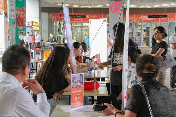 搭建就業(yè)服務平臺,瑞方人力將招聘會開進街道園區(qū) 第3張 搭建就業(yè)服務平臺,瑞方人力將招聘會開進街道園區(qū) 第3張