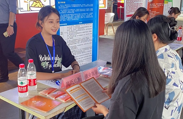 搭建就業(yè)服務平臺,瑞方人力將招聘會開進街道園區(qū) 第2張 搭建就業(yè)服務平臺,瑞方人力將招聘會開進街道園區(qū) 第2張