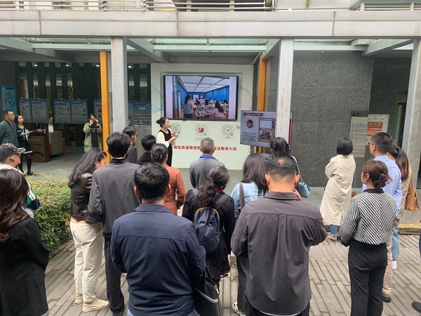 再獲點贊! 成都市委辦公廳、市政府辦公廳和市人社局相關領導一行參訪由瑞方人力打造的全市首個就業小站 第2張 再獲點贊! 成都市委辦公廳、市政府辦公廳和市人社局相關領導一行參訪由瑞方人力打造的全市首個就業小站 第2張